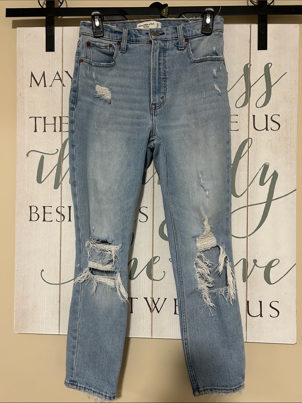 Abercrombie & Fitch the skinny high rise Light Blue Distressed Jeans, size 21/4s